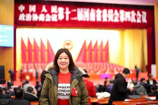 政协委员李花：警惕近视低龄化，建议从娃3岁起